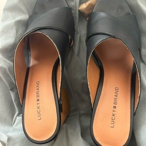 Black Lucky Brand platform sandals size 7